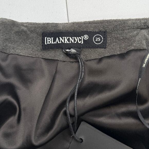 NWT Blank NYC Road Trip Mini Skirt Suede Front Slit Zip Closure Gray Size 25 - Picture 6 of 9